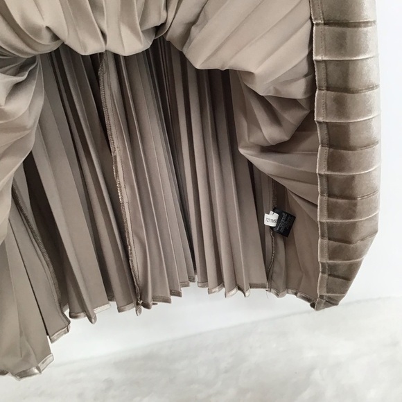 Gianni Bini Women’s Jenni Velour Pleated Mini Dress Party Champagne NWT Size 8 - Picture 7 of 9